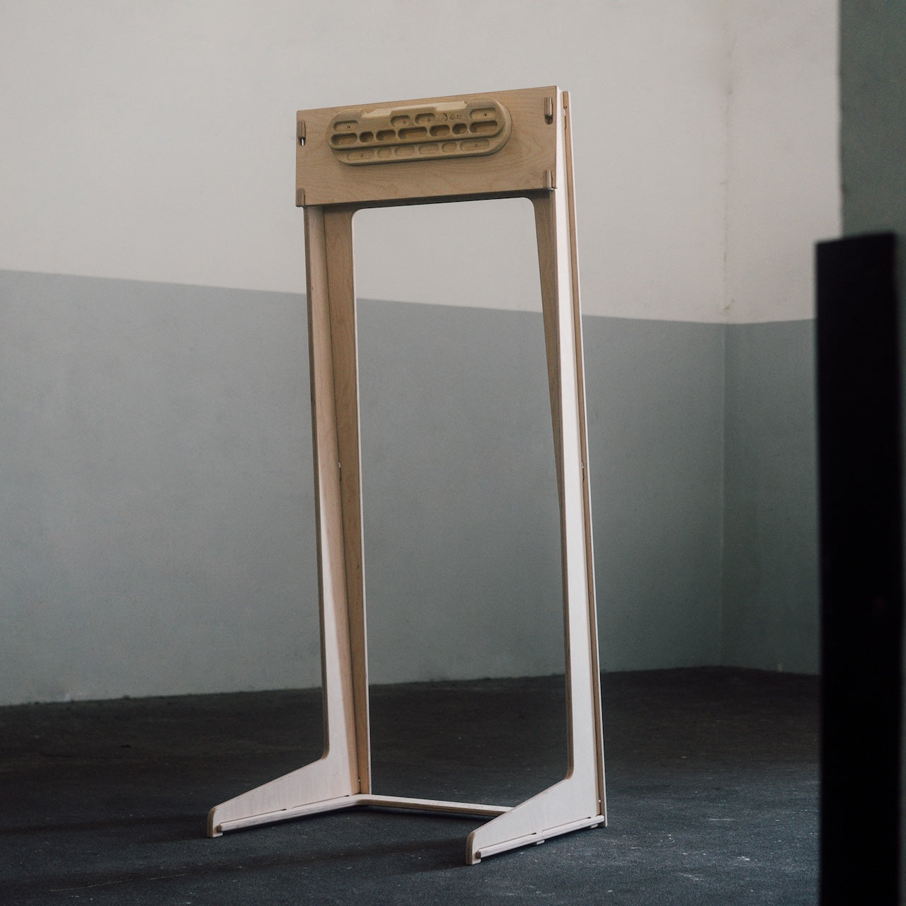 Freestanding Hanger